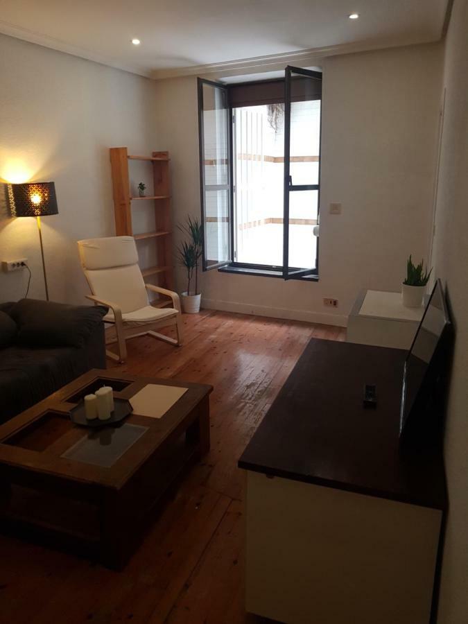Basic apartment near Tabakalera&bus depot San Sebastian Bagian luar foto