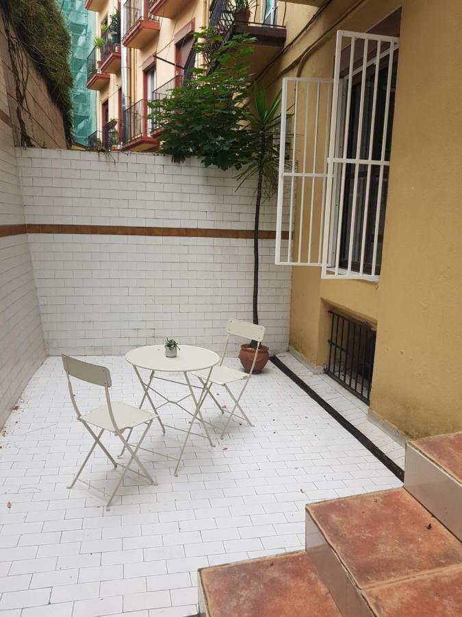 Basic apartment near Tabakalera&bus depot San Sebastian Bagian luar foto