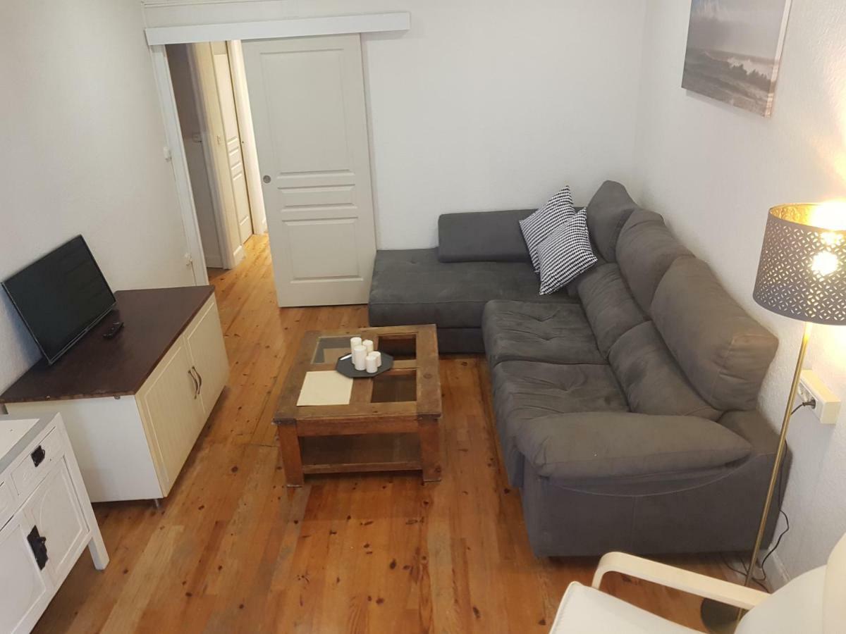 Basic apartment near Tabakalera&bus depot San Sebastian Bagian luar foto