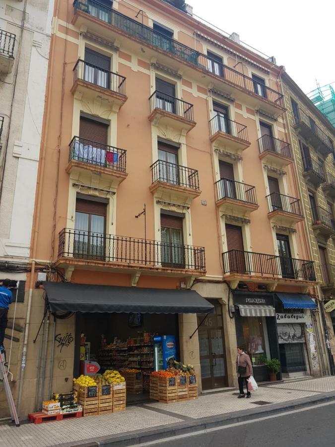 Basic apartment near Tabakalera&bus depot San Sebastian Bagian luar foto